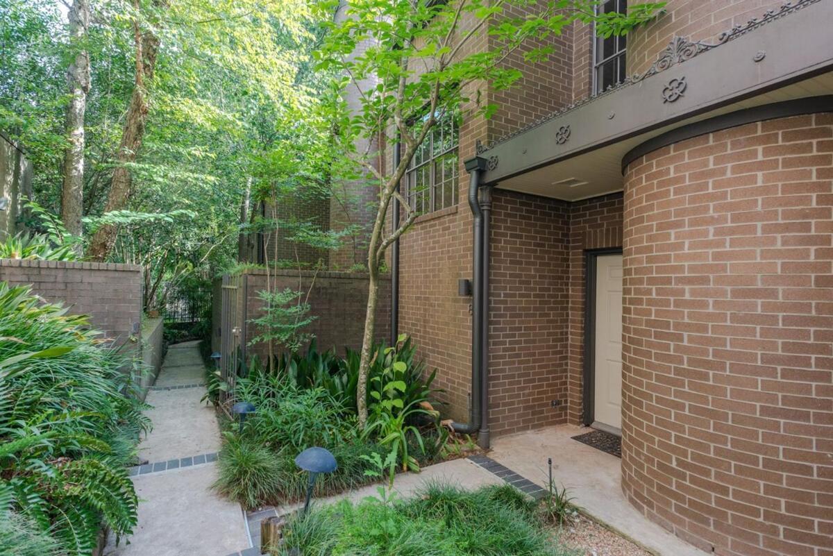 Unique Townhome Next To Memorial Park With Two Car Garage Houston Exterior foto