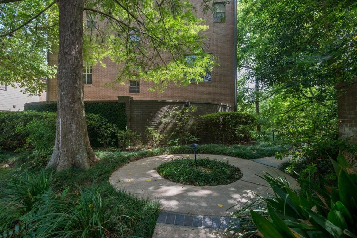 Unique Townhome Next To Memorial Park With Two Car Garage Houston Exterior foto