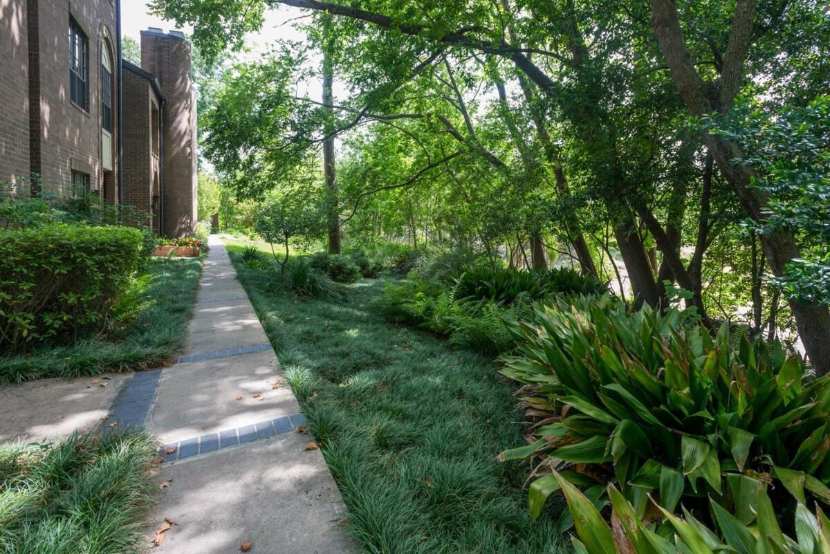 Unique Townhome Next To Memorial Park With Two Car Garage Houston Exterior foto