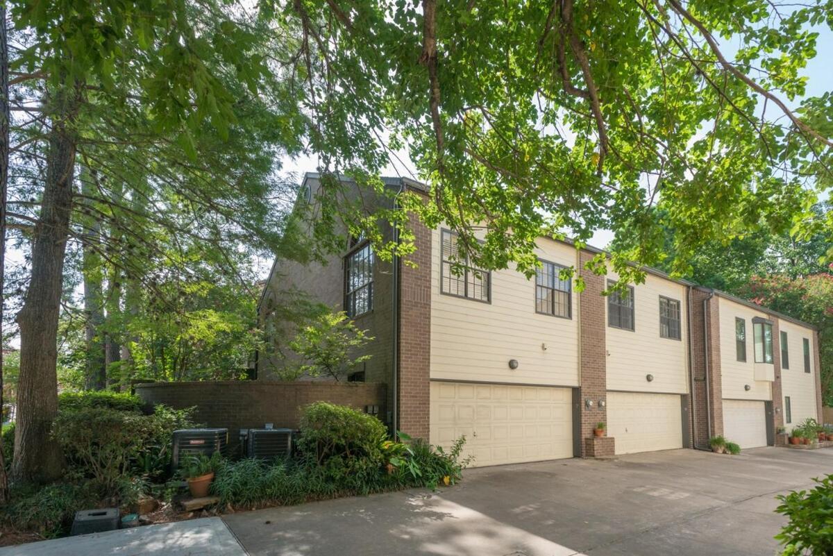 Unique Townhome Next To Memorial Park With Two Car Garage Houston Exterior foto