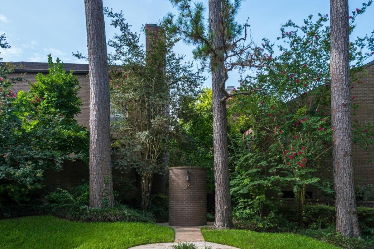 Unique Townhome Next To Memorial Park With Two Car Garage Houston Exterior foto