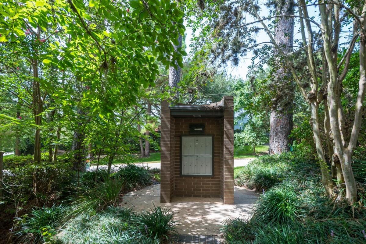 Unique Townhome Next To Memorial Park With Two Car Garage Houston Exterior foto