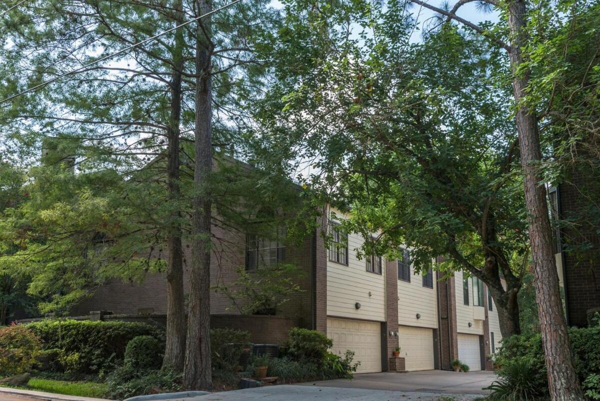 Unique Townhome Next To Memorial Park With Two Car Garage Houston Exterior foto