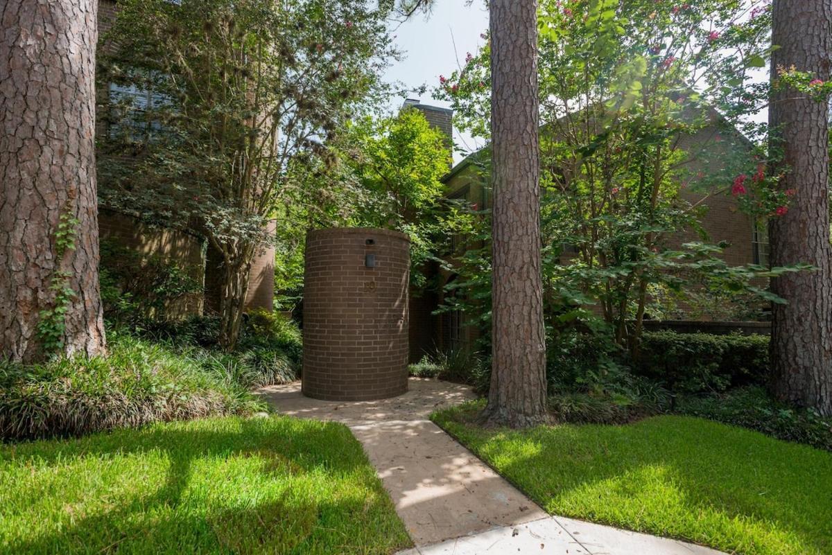 Unique Townhome Next To Memorial Park With Two Car Garage Houston Exterior foto