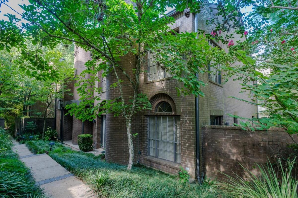 Unique Townhome Next To Memorial Park With Two Car Garage Houston Exterior foto